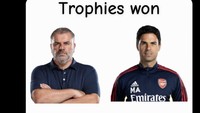 Ange Postecoglou dalam dua musim di Tottenham mempersembahkan Liga Europa, sementara Mikel Arteta dalam lima tahun cuma bisa memenangkan Piala FA. (Foto: Twitter)