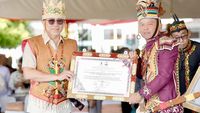 Menko Zulhas Dapat Gelar Kehormatan dari Damang Kepala Adat Se-Kalteng