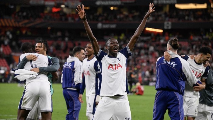 Pape Matar Sarr Tottenham Hotspurs Senegalese forward #29 Pape Matar Sarr celebrates at the end of the UEFA Europa League final football match between Tottenham Hotspur and Manchester United at San Mames stadium in Bilbao on May 21, 2025. (Photo by Josep LAGO / AFP)