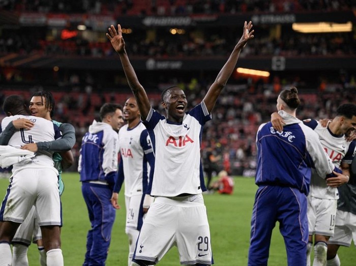 Tottenham Hotspur's Senegalese forward #29 Pape Matar Sarr celebrates at the end of the UEFA Europa League final football match between Tottenham Hotspur and Manchester United at San Mames stadium in Bilbao on May 21, 2025. (Photo by Josep LAGO / AFP)