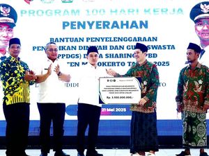 Bupati Mojokerto Kucurkan Bantuan Rp 3,9 M untuk 571 Madrasah Diniyah Bupati Mojokerto Kucurkan Bantuan Rp 3,9 M untuk 571 Madrasah Diniyah