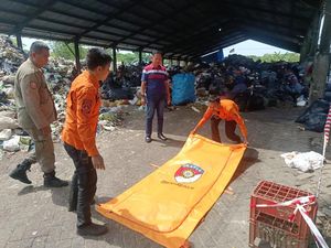 Jasad Bayi dalam Kresek Gegerkan TPS Sambikerep Surabaya Jasad Bayi dalam Kresek Gegerkan TPS Sambikerep Surabaya