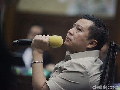 Potret Eks Kader PDIP Saiful Bahri jadi Saksi dalam Sidang Hasto Kristiyanto