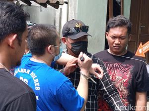 Rekonstruksi Penusukan Pria di Magelang hingga Tewas gegara Ogah Salaman Rekonstruksi Penusukan Pria di Magelang hingga Tewas gegara Ogah Salaman