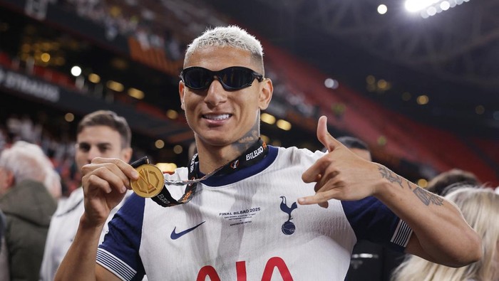 Soccer Football - Europa League - Final - Tottenham Hotspur v Manchester United - San Mames, Bilbao, Spain - May 22, 2025 Tottenham Hotspurs Richarlison celebrates after winning the Europa League Final REUTERS/Andrew Couldridge