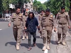 Pria Diduga ODGJ Ngamuk di Toko-Palak Warga di Jalanan Parepare Pria Diduga ODGJ Ngamuk di Toko-Palak Warga di Jalanan Parepare