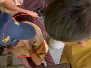 Video: Viral! Siswa SMP di Pinrang Di-bully gegara Ejek Foto Pacar Pelaku Video: Viral! Siswa SMP di Pinrang Di-bully gegara Ejek Foto Pacar Pelaku