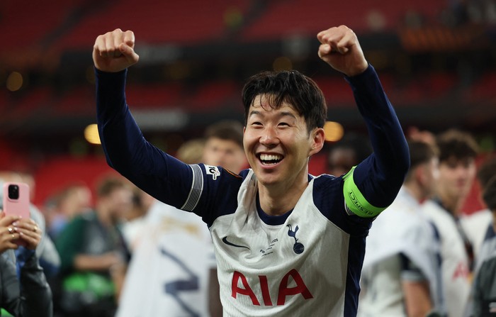 Soccer Football - Europa League - Final - Tottenham Hotspur v Manchester United - San Mames, Bilbao, Spain - May 21, 2025 Tottenham Hotspur's Son Heung-min celebrates after winning the Europa League REUTERS/Isabel Infantes