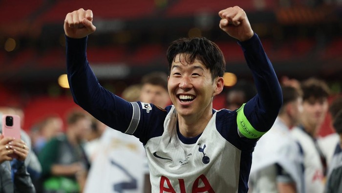 Soccer Football - Europa League - Final - Tottenham Hotspur v Manchester United - San Mames, Bilbao, Spain - May 21, 2025 Tottenham Hotspur's Son Heung-min celebrates after winning the Europa League REUTERS/Isabel Infantes