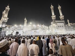 Simak! Ini Tata Cara Daftar Haji Plus Beserta Biayanya Simak! Ini Tata Cara Daftar Haji Plus Beserta Biayanya