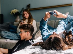 Survei: Banyak Anak Muda Sudah Muak dengan Internet