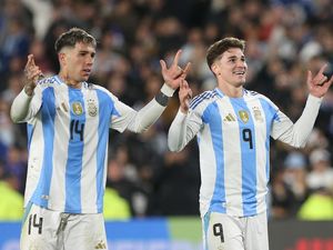 Enzo Fernandez pada Chelsea: Boyong Julian Alvarez dong