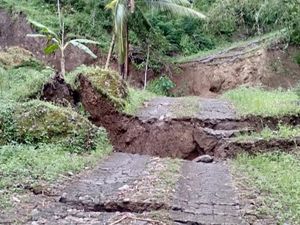 Mengapa Tanah Bergerak Bisa Terjadi? Ini Penyebab dan Tanda-tandanya