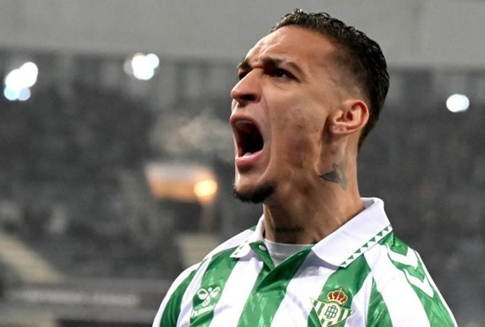 Antony GENT - Antony of Real Betis celebrates the 0-1 during the UEFA Europa Conference League match between KAA Gent and Real Betis FC at the KAA Gent Arena on Feb. 13, 2025 in Ghent, Belgium. ANP | Hollandse Hoogte | GERRIT VAN KEULEN (Photo by ANP via Getty Images)