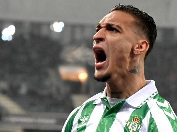 GENT - Antony of Real Betis celebrates the 0-1 during the UEFA Europa Conference League match between KAA Gent and Real Betis FC at the KAA Gent Arena on Feb. 13, 2025 in Ghent, Belgium. ANP | Hollandse Hoogte | GERRIT VAN KEULEN (Photo by ANP via Getty Images)