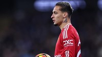 Antony bukan sekadar ikutan tren burung agar jadi juara. Tato burung ini juga sudah bisa dilihat semasa ia dianggap flop di MU.  Foto: Getty Images/Robbie Jay Barratt - AMA