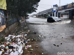 Wahana Air di Pasar Gedebage Usai Hujan Menerjang Bandung