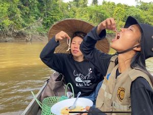 Mengenal Cacing Tembiluk, Makanan Unik Suku Dayak Mengenal Cacing Tembiluk, Makanan Unik Suku Dayak