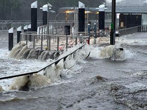 Video: 4 Orang Tewas Akibat Banjir di Australia, 50 Ribu Warga Terisolasi Video: 4 Orang Tewas Akibat Banjir di Australia, 50 Ribu Warga Terisolasi