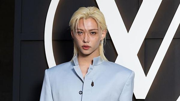 Foto: Felix Stray Kids Terlihat Unreal di Prancis, Ganteng Sekaligus Cantik