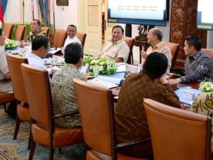 Prabowo Gelar Ratas Percepatan Hilirisasi di Istana, Bahlil hingga Rosan Hadir
