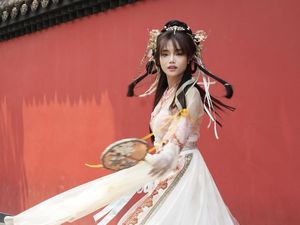 Fuji Kurban Sapi di Idul Adha 2025, Salatnya Bareng Verrell Bramasta?