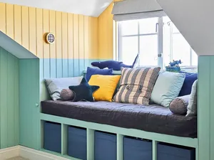 7 Inspirasi Gaya Wall Panel di Kamar, Auto Keren!