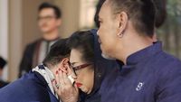 Momen Haru Ivan Gunawan Cium Kaki Ibunda Sebelum Berangkat Haji