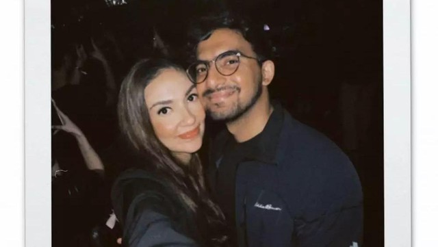 Gosip Terkini Selebriti Insertlive : Momen Ghina Raihanah dan Anak Najwa Shihab Kencan di Kafe Aesthetic