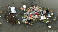 Sungai Cinambo Bandung yang Berhias Sampah