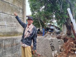 Warga Servis Motor Rp 800 Ribu gara-gara Diterjang Air Bah Tanggul Jebol