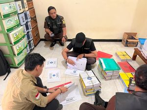 Ruang Kepala PKBM Probolinggo Diobok-obok Kejari Terkait Kasus Korupsi Ruang Kepala PKBM Probolinggo Diobok-obok Kejari Terkait Kasus Korupsi