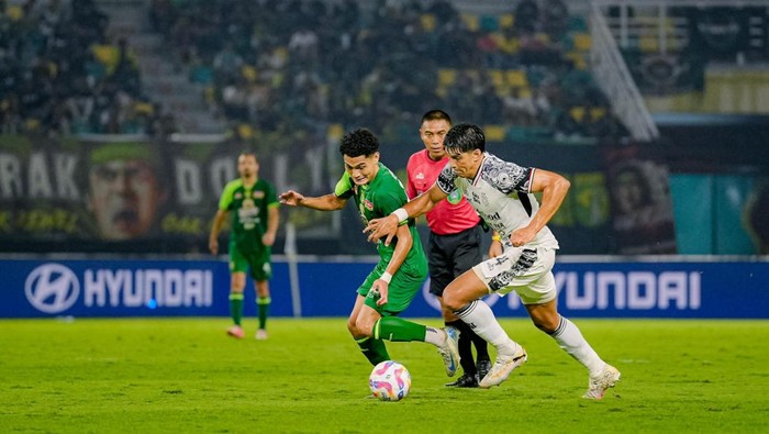 Laga Persebaya vs Bali United