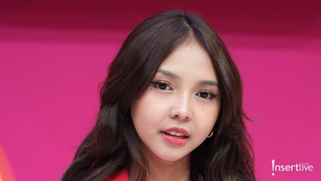 Update Informasi Selebriti InsertLive : Terpopuler: Agama Meyden hingga Pengalaman Umrah Celine Evangelista