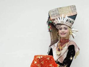 Mengenal Tingkuluak, Mahkota Perempuan Minang yang Beragam Bentuknya Mengenal Tingkuluak, Mahkota Perempuan Minang yang Beragam Bentuknya