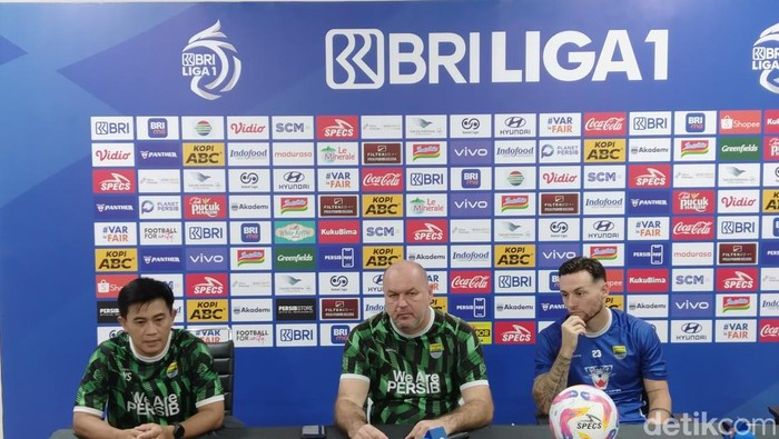 Pelatih dan pemain Persib Bandung Pelatih dan pemain Persib Bandung