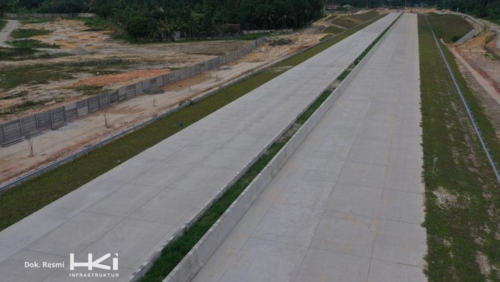PT Hutama Karya Infrastruktur (HKI), anak jerih payah PT Hutama Karya (Persero), mencatat perkembangan signifikan pada pembangunan Jalan Tol Lingkar Pekanbaru, bab dari ruas RengatâPekanbaru dalam jaringan Jalan Tol Trans Sumatera (JTTS).