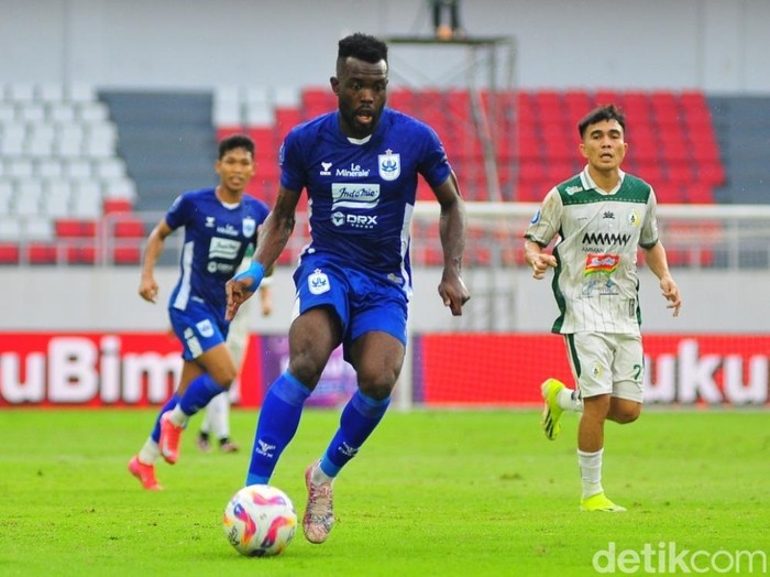 Penyerang PSISÂ Semarang, Sudi Abdallah di saat melawan PSS Sleman di Stadion Jatidiri Semarang. Foto diunggah Jumat (23/5/2025). Penyerang PSISÂ Semarang, Sudi Abdallah di saat melawan PSS Sleman di Stadion Jatidiri Semarang. Foto diunggah Jumat (23/5/2025).