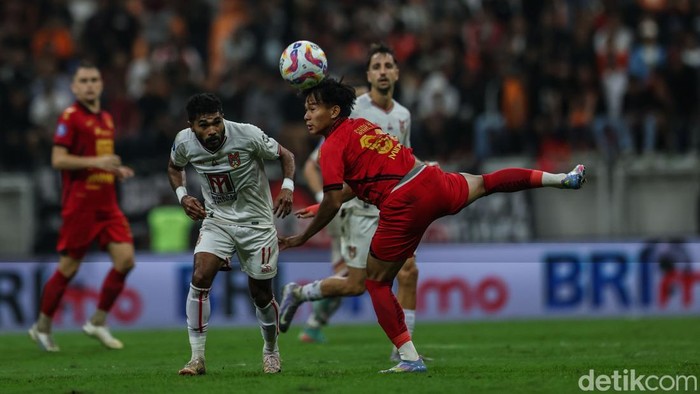 Persija Vs Malut United Berakhir Imbang Persija Jakarta menjamu Malut United dalam laga terakhir kedua tim di kompetisi BRI Liga 1 2024/2025 di JIS, Jakarta, Jumat (23/5/2025).
