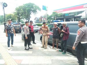 Paksa Minta Duit ke Pengendara, 3 Pak Ogah Meresahkan di Margonda Diciduk Paksa Minta Duit ke Pengendara, 3 Pak Ogah Meresahkan di Margonda Diciduk