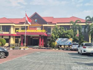 HP Polisi yang Terseret Kasus Pesta Miras Maut di Probolinggo Dicek HP Polisi yang Terseret Kasus Pesta Miras Maut di Probolinggo Dicek