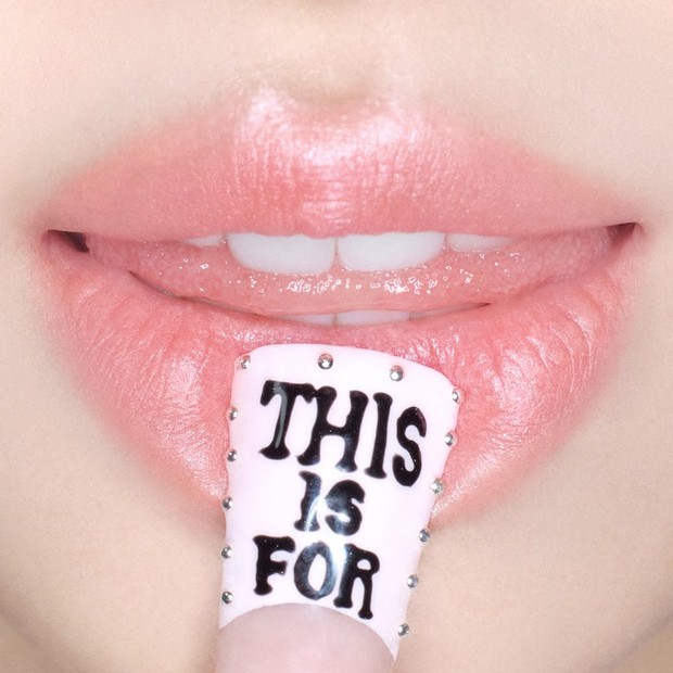 Potret sampul lagu TWICE 'This Is For'