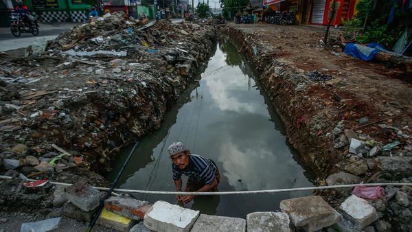 Puluhan Tahun Tertimbun Bangli, Kali Kecil di Tambun Kini Terlihat