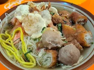 Slurrp! Nikmat Hangat 5 Soto Legendaris yang Teruji Kelezatannya Slurrp! Nikmat Hangat 5 Soto Legendaris yang Teruji Kelezatannya
