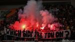 Spanduk Protes dan Flare Warnai Laga Terakhir Persija