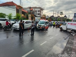 Tabrakan Ambulans Vs Mobil Boks di Denpasar, Begini Kondisi Para Korban
