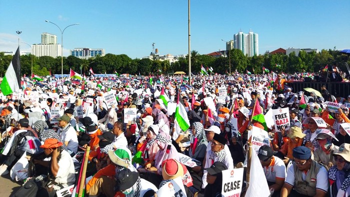 Aksi simpatik Selamatkan Kemanusiaan di Gaza di JI Expo Kemanyoran. Aksi simpatik Selamatkan Kemanusiaan di Gaza di JI Expo Kemanyoran.