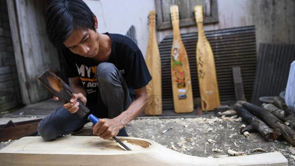 Alat Musik Sape Dayak Menembus Pasar Global