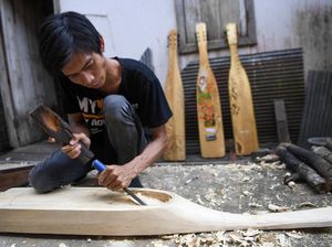 Alat Musik Sape Dayak Menembus Pasar Global Alat Musik Sape Dayak Menembus Pasar Global