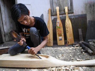 Alat Musik Sape Dayak Menembus Pasar Global